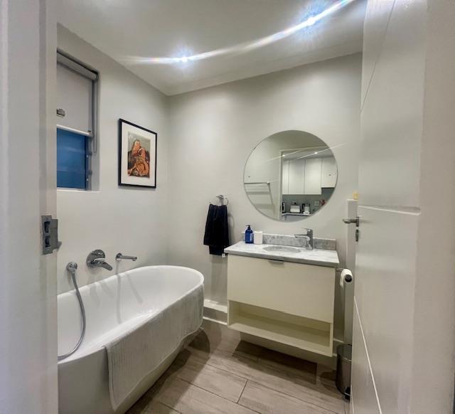 To Let 2 Bedroom Property for Rent in Sea Point Western Cape